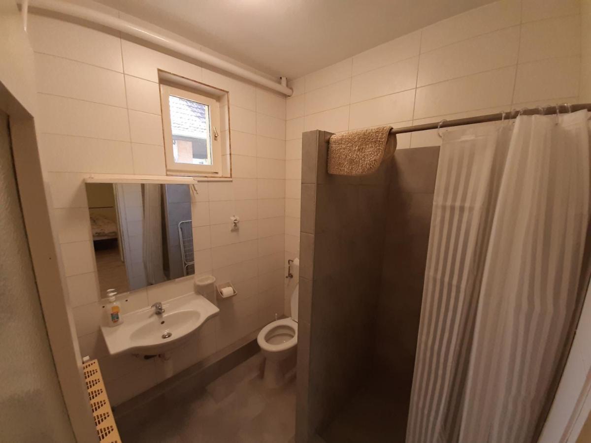 Gyopar Gyoengye Apartmanhaz Орошхаза Экстерьер фото
