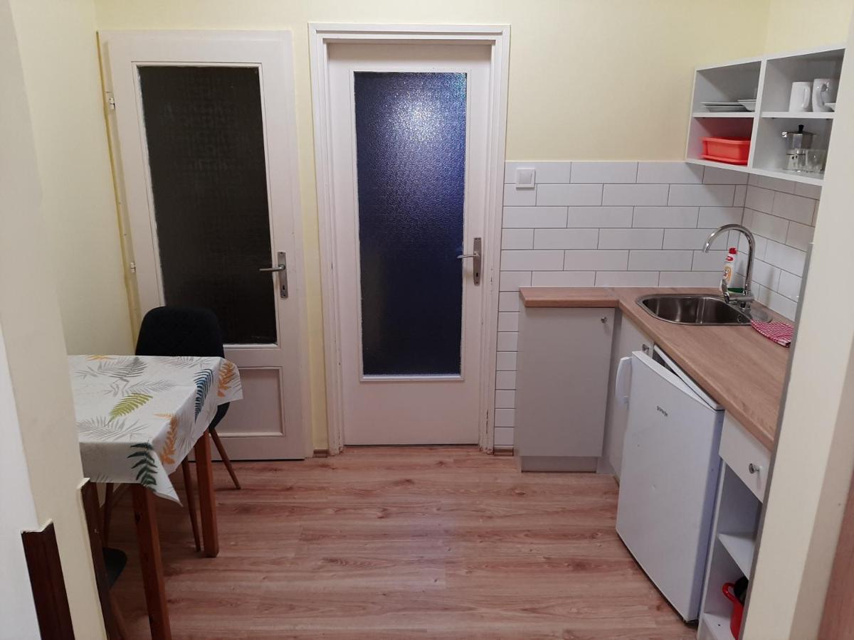 Gyopar Gyoengye Apartmanhaz Орошхаза Экстерьер фото