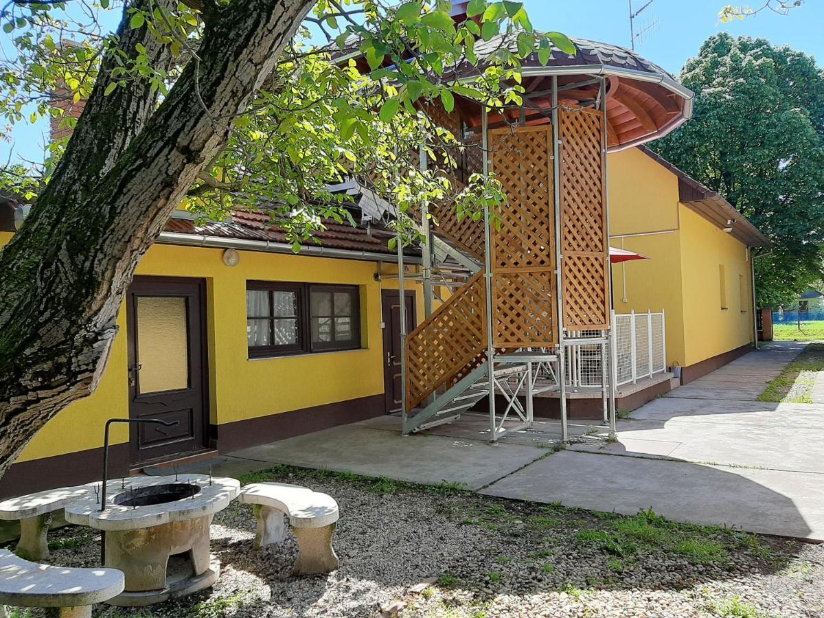 Gyopar Gyoengye Apartmanhaz Орошхаза Экстерьер фото