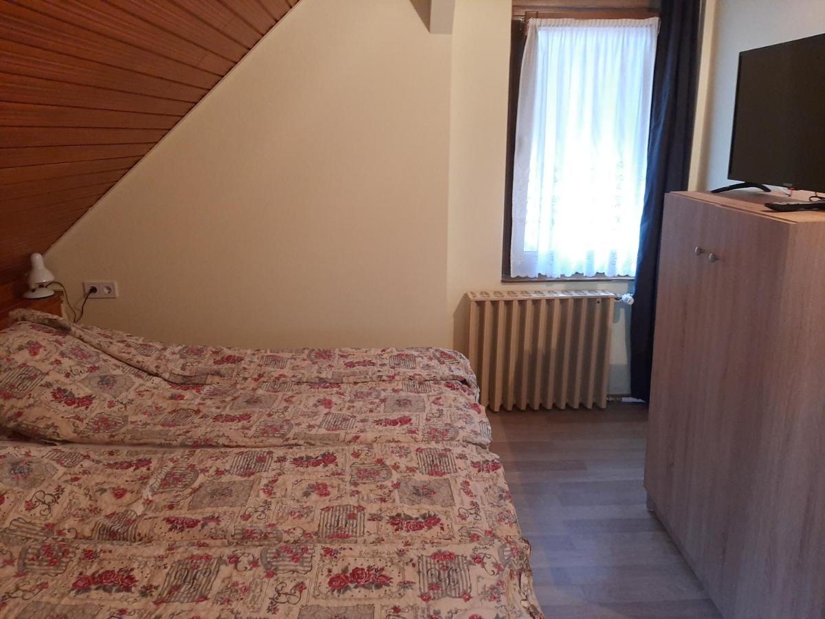 Gyopar Gyoengye Apartmanhaz Орошхаза Экстерьер фото